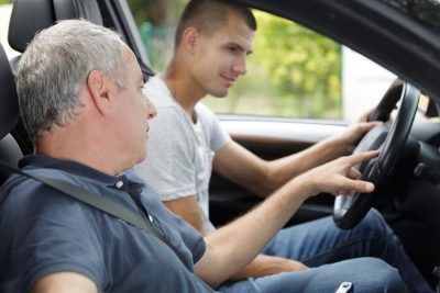 Les avantages et inconvénients de la conduite accompagnée