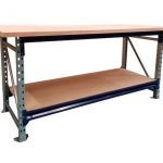 le bricolage sur table de travail en tant qu’amateur