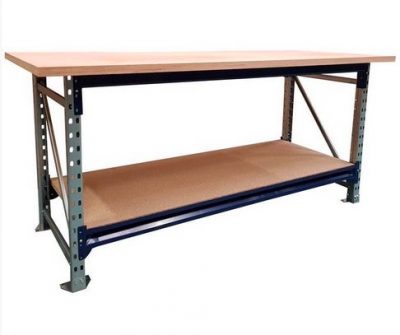 le bricolage sur table de travail en tant qu’amateur