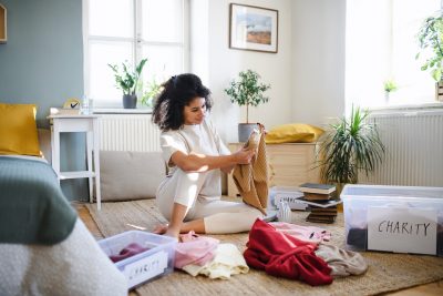 sa chambre avec des tasseaux de bois