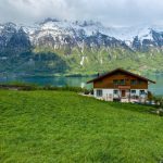 Chalet en face des montagnes