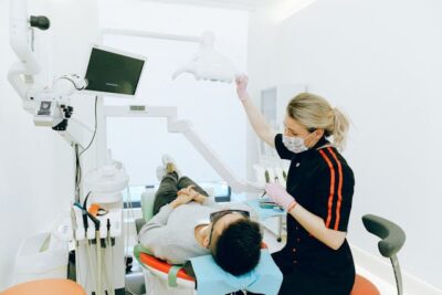 5 signes indiquant que vous avez besoin de soins médicaux pour vos gencives